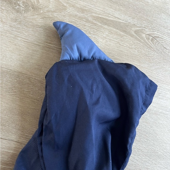 Tommy Bahama 18M shark zip up windbreaker - Picture 5 of 5